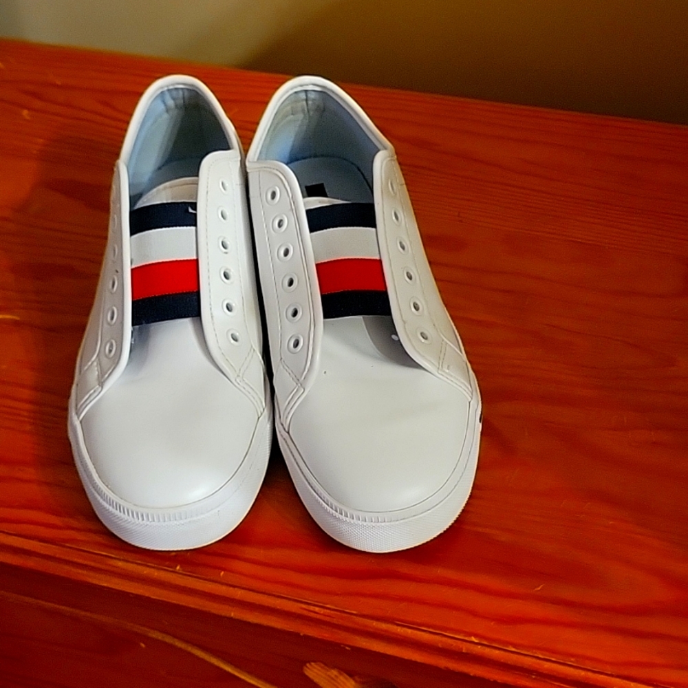Tommy Hilfiger white sneakers.